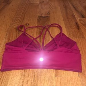 Lululemon • pushing limits bra red sz 6